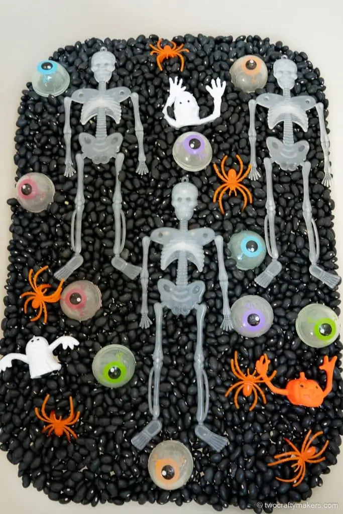 Halloween Sensory Bin For Preschoolers ⋆ Raising Dragons